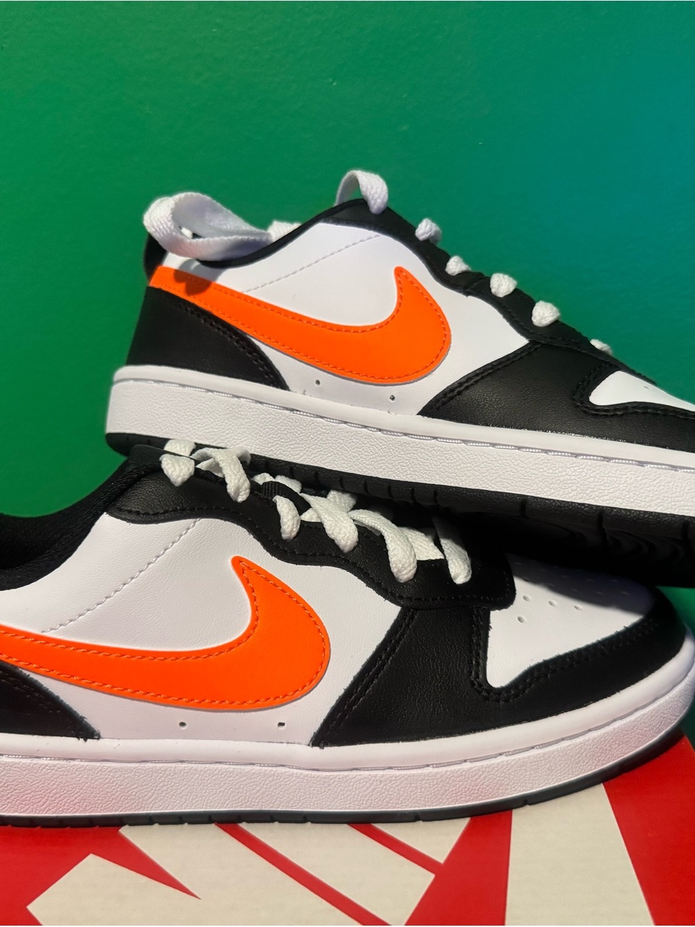 Nike Kids Low-Top Sneakers in White, Black & Orange
